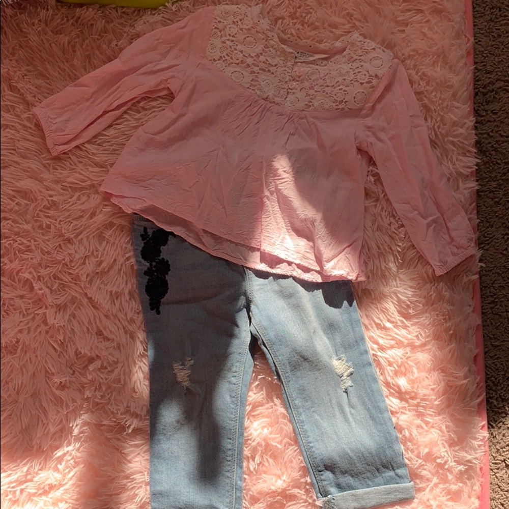 Adorable like new outfit toddler girls 18-24mnth